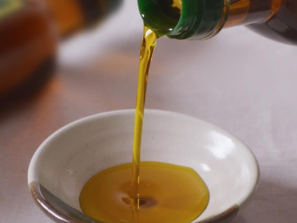 Which is more suitable for cooking, peanut oil or sunflower seed oil